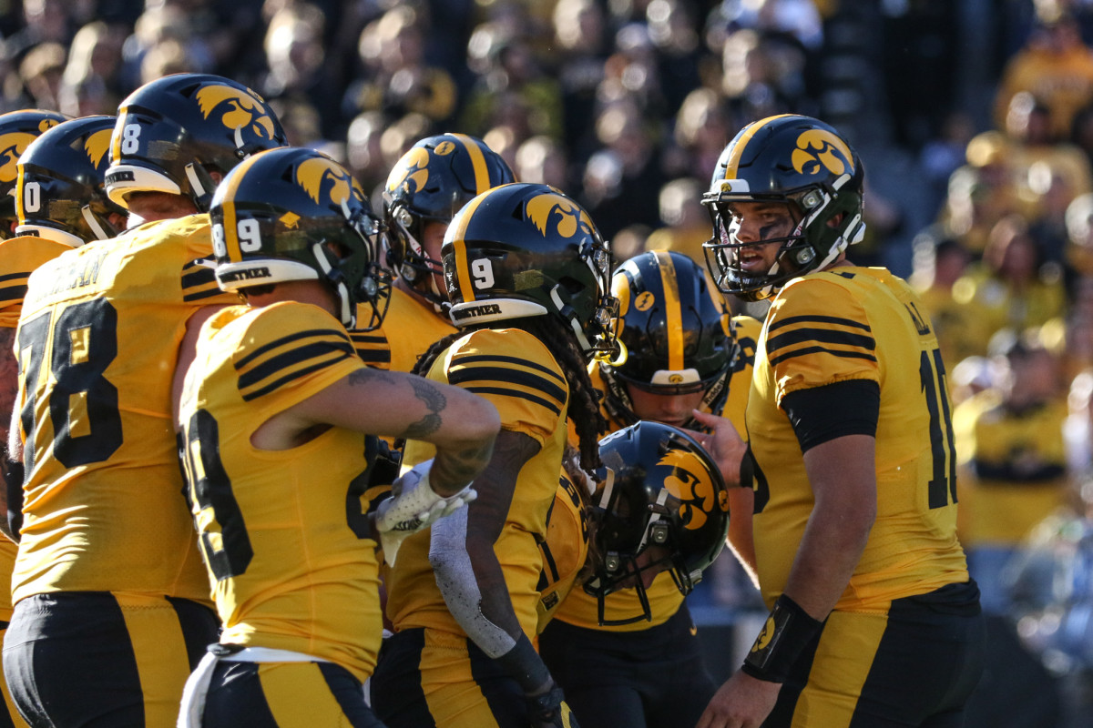 Deacon Hill, Huddle